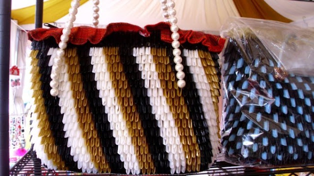 Tas berbahan dari sedotan plastik Tas berbahan dari sedotan plastik