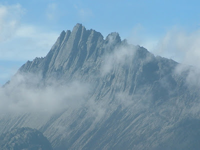 Gunung Tertinggi di Indonesia Puncak Jaya Gunung Tertinggi di Indonesia Puncak Jaya
