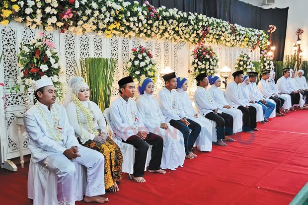 Nunggu nikahan masal Nunggu nikahan masal
